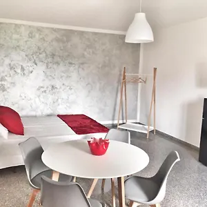  Сasa de vacaciones Red Tower Venice - 2 Mins From Vce Airport- Free Wifi Italia
